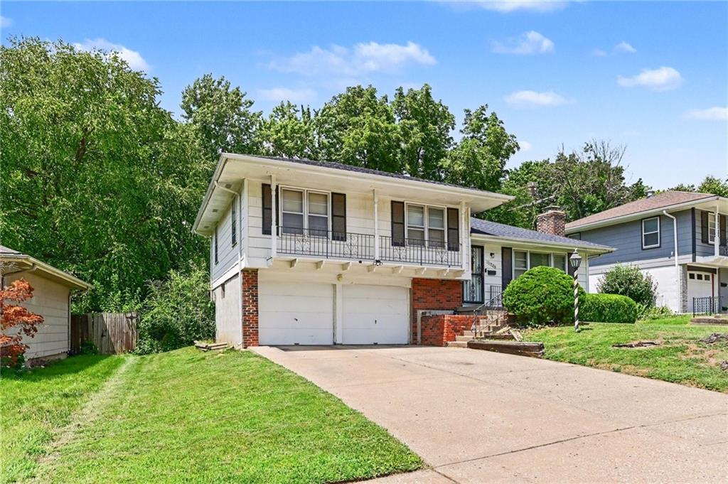 Homes for sale in Grandview, MO | 11906 Fuller Ave, Grandview, MO 64030 | MLS# 2632574