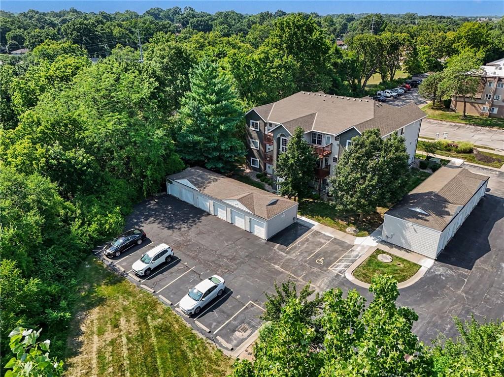 2nd image of 17201 E 32nd St S, Independence, MO 64055