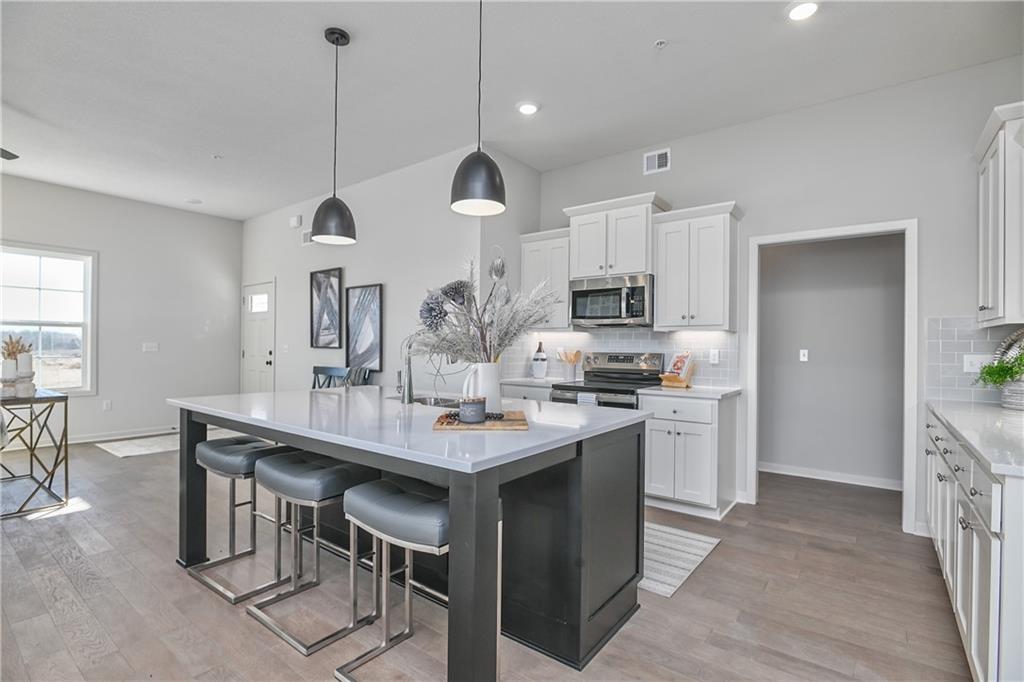 2nd image of 105 S Diane Dr, Olathe, KS 66061 | MLS# 2632594