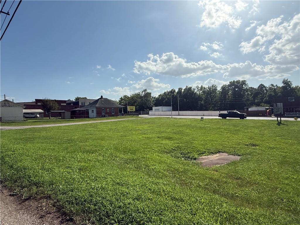 2nd image of 711 N Sterling Ave, Sugar Creek, MO 64054 | MLS# 2632599
