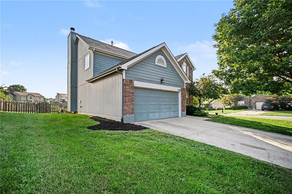 5th image of 1058 Maple Woods Ter, Liberty, MO 64068 | MLS# 2632609