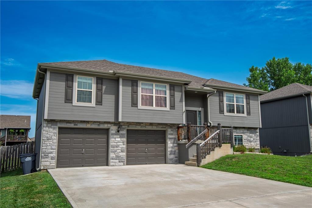 3rd image of 212 Ne Greystone Wy, Grain Valley, MO 64029 | MLS# 2632614