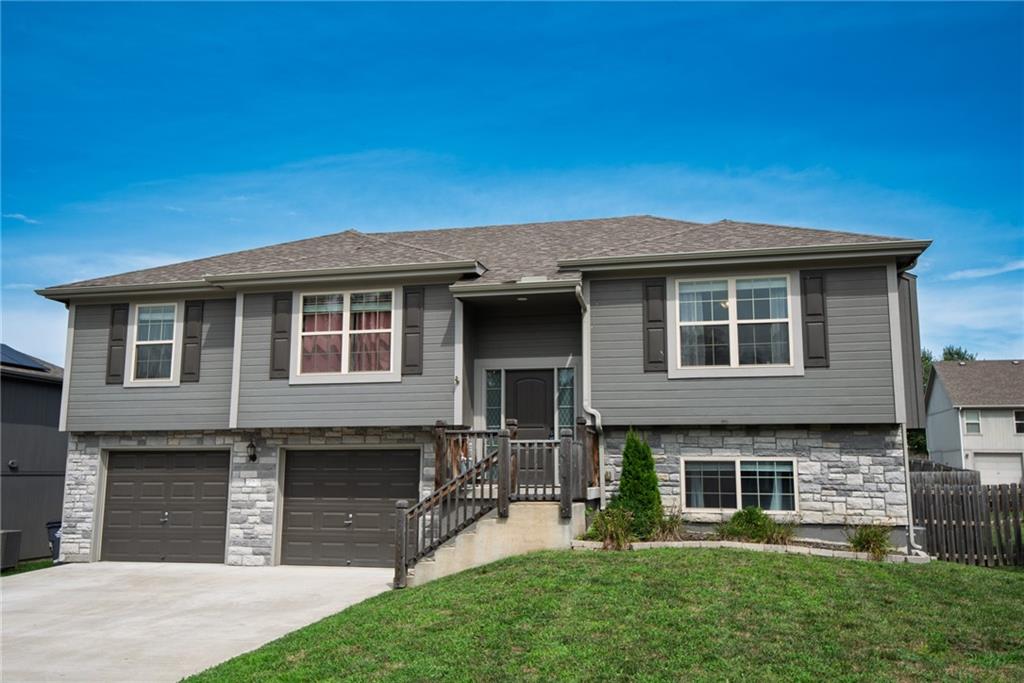 1st image of 212 Ne Greystone Wy, Grain Valley, MO 64029 | MLS# 2632614
