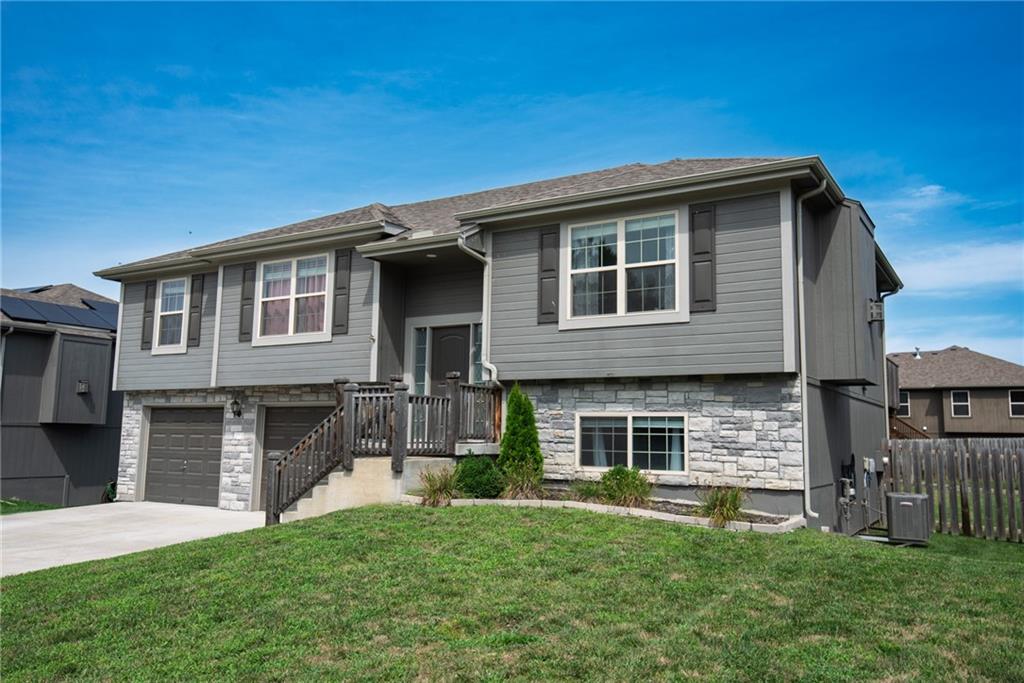 2nd image of 212 Ne Greystone Wy, Grain Valley, MO 64029 | MLS# 2632614