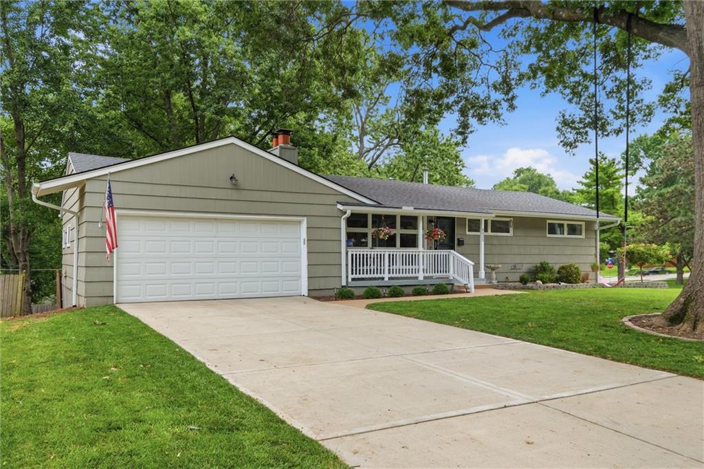 3rd image of 8025 Maple St, Prairie Village, KS 66208 | MLS# 2632671