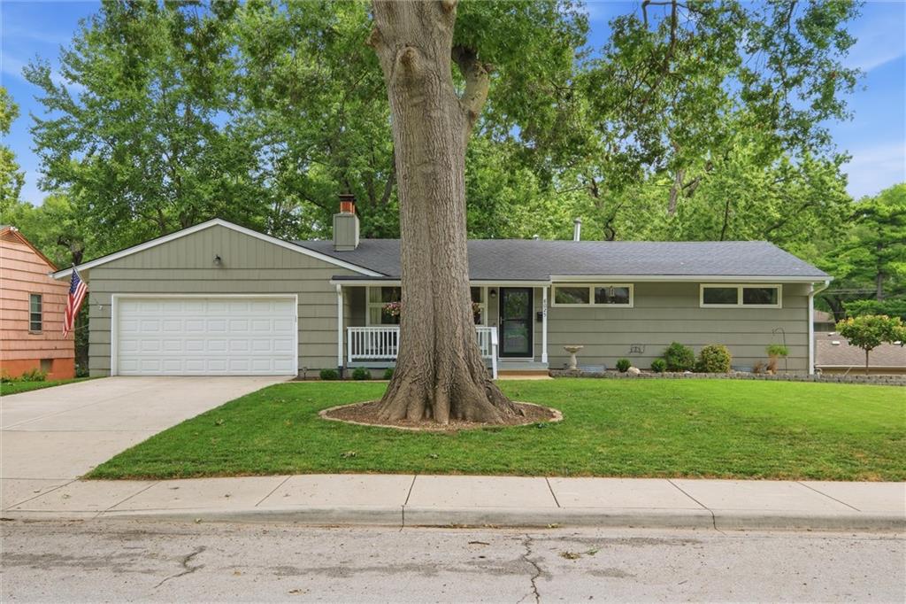 4th image of 8025 Maple St, Prairie Village, KS 66208 | MLS# 2632671
