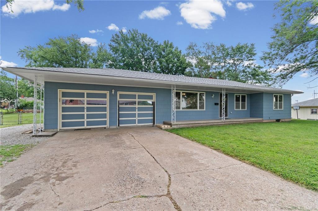 2nd image of 804 Sw 19th St, Blue Springs, MO 64015 | MLS# 2632672