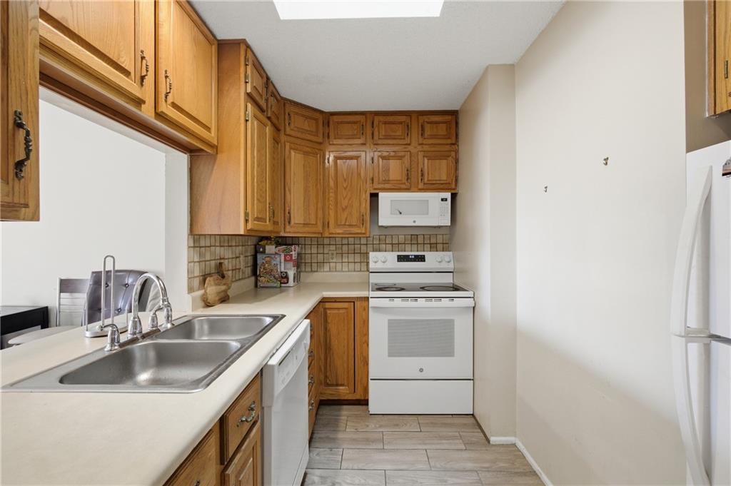 Homes for sale in Kansas City, MO | 8139 Holmes Rd #202, Kansas City, MO 64131 | MLS# 2632688