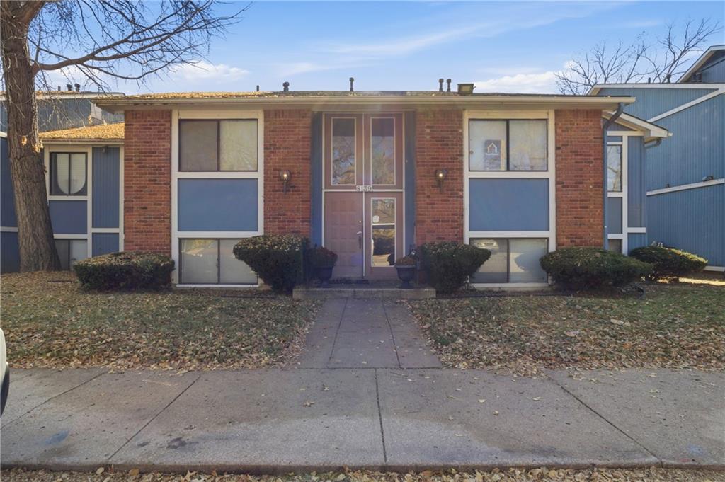 Homes for sale in Kansas City, MO | 8139 Holmes Rd #202, Kansas City, MO 64131 | MLS# 2632688