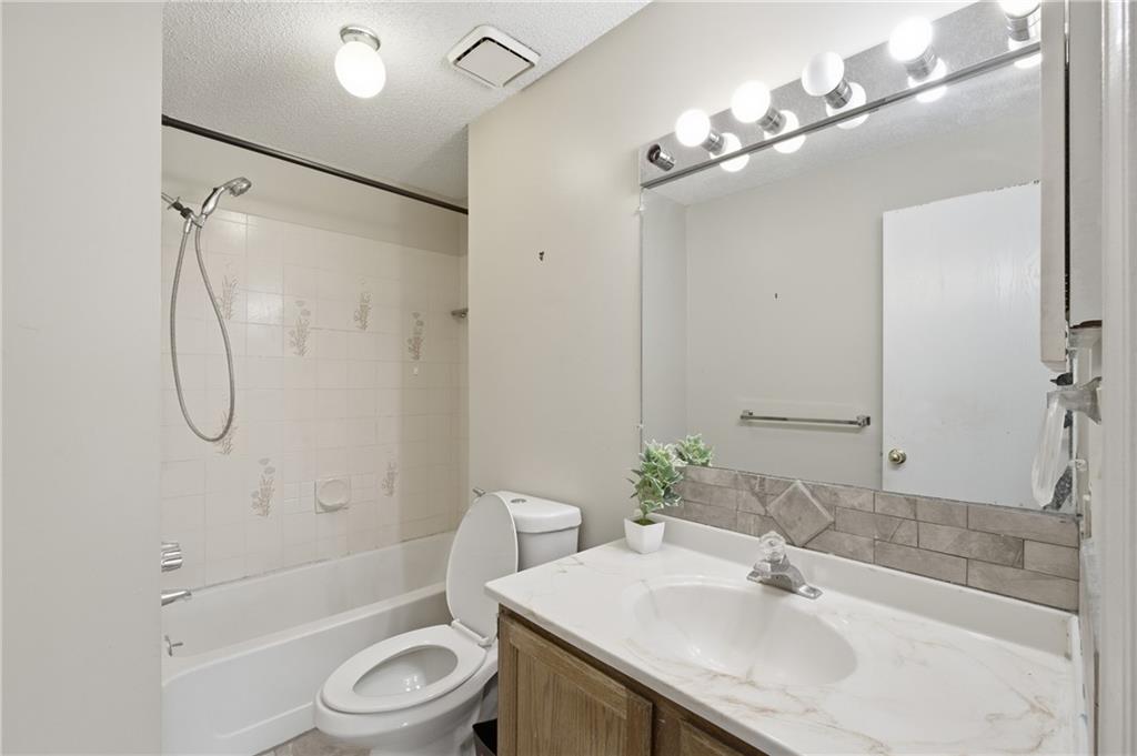 2nd image of 8139 Holmes Rd, Kansas City, MO 64131
