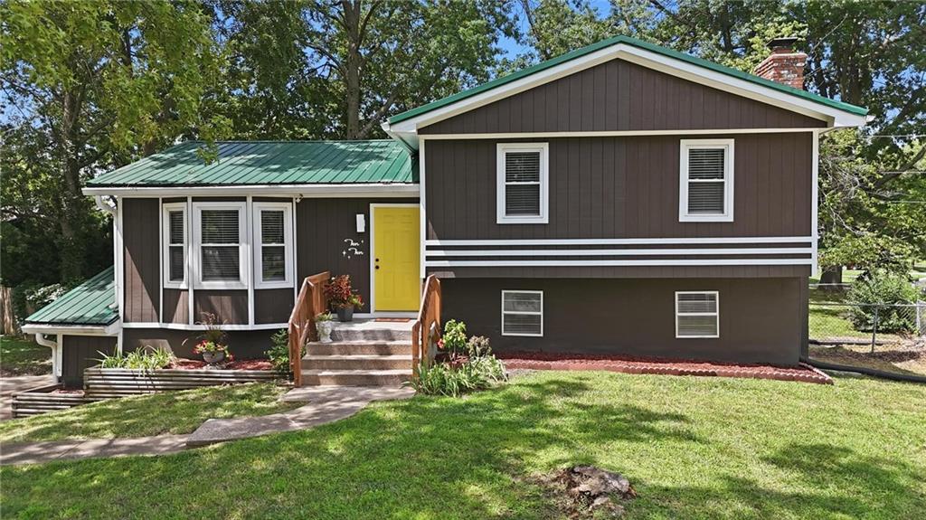 1st image of 1010 E Langsford Rd, Lees Summit, MO 64063 | MLS# 2632691