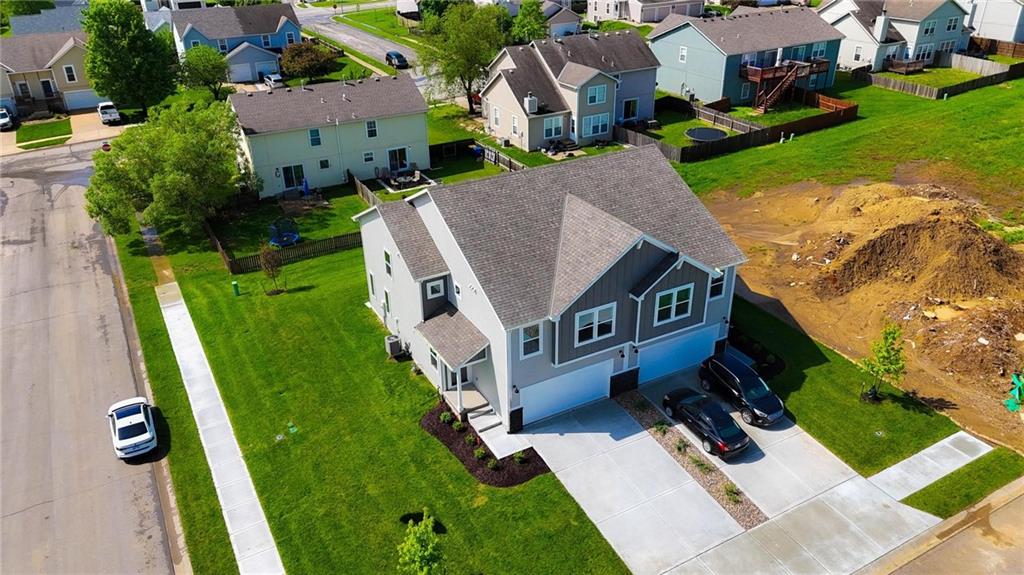 2nd image of 1421 S 4th St E, Louisburg, KS 66053 | MLS# 2632728