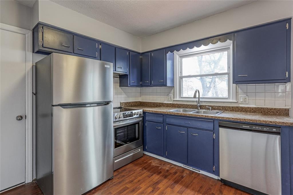 2nd image of 613 Ne Corder St, Lees Summit, MO 64063 | MLS# 2632739