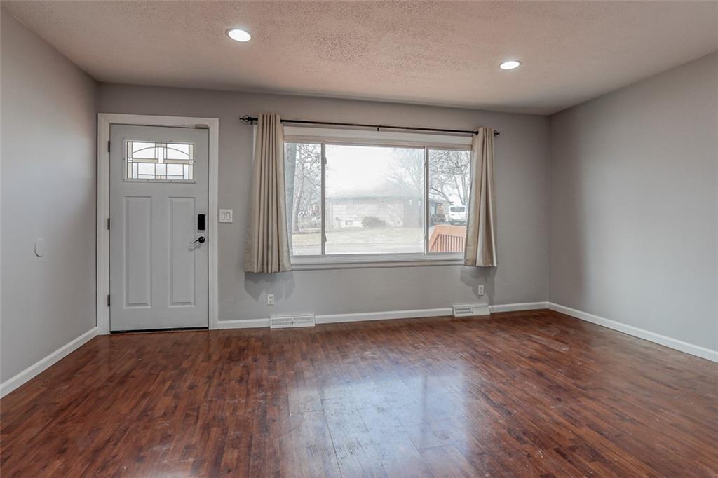 3rd image of 613 Ne Corder St, Lees Summit, MO 64063 | MLS# 2632739