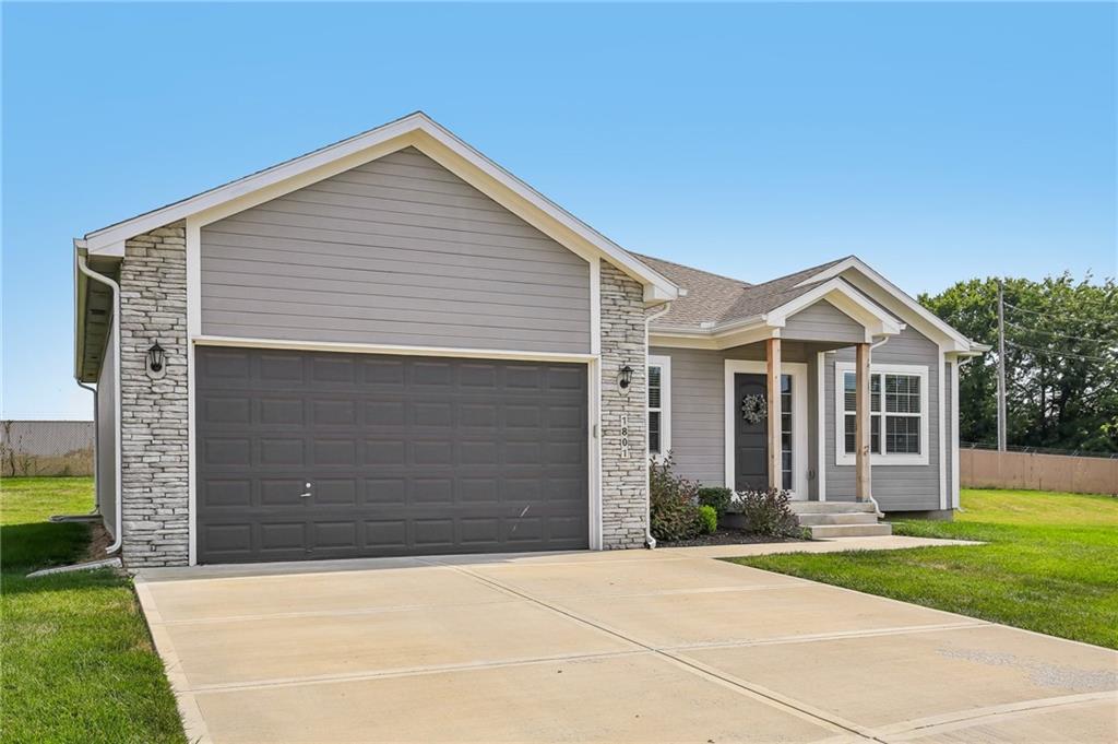 2nd image of 1801 Nw Hilltop Ct, Grain Valley, MO 64029 | MLS# 2632747