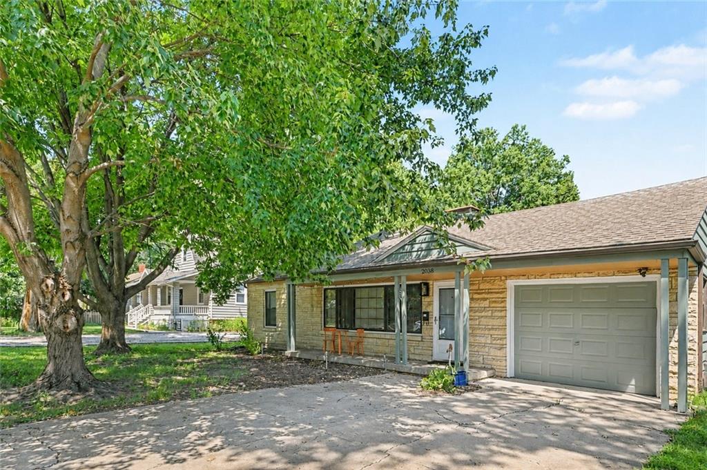 4th image of 2038 Tennessee St, Lawrence, KS 66046 | MLS# 2632770