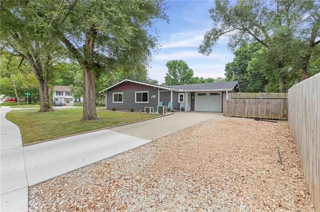 1st image of 1333 E 19th St, Lawrence, KS 66046 | MLS# 2632814