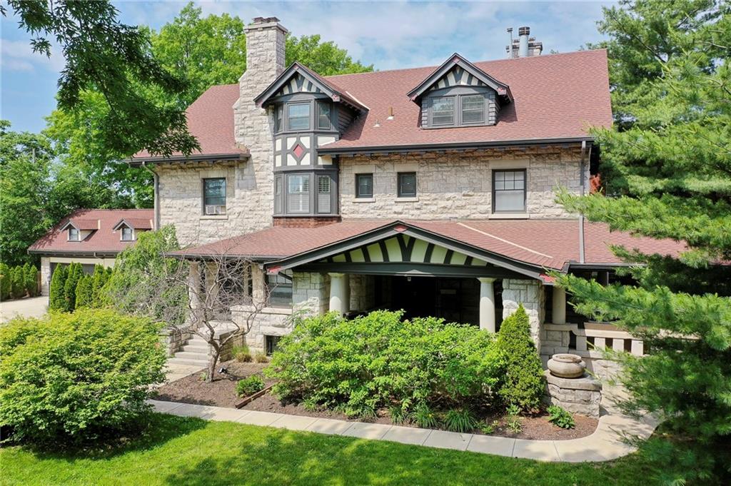 1st image of 633 E Armour Blvd Blvd, Kansas City, MO 64109 | MLS# 2632816