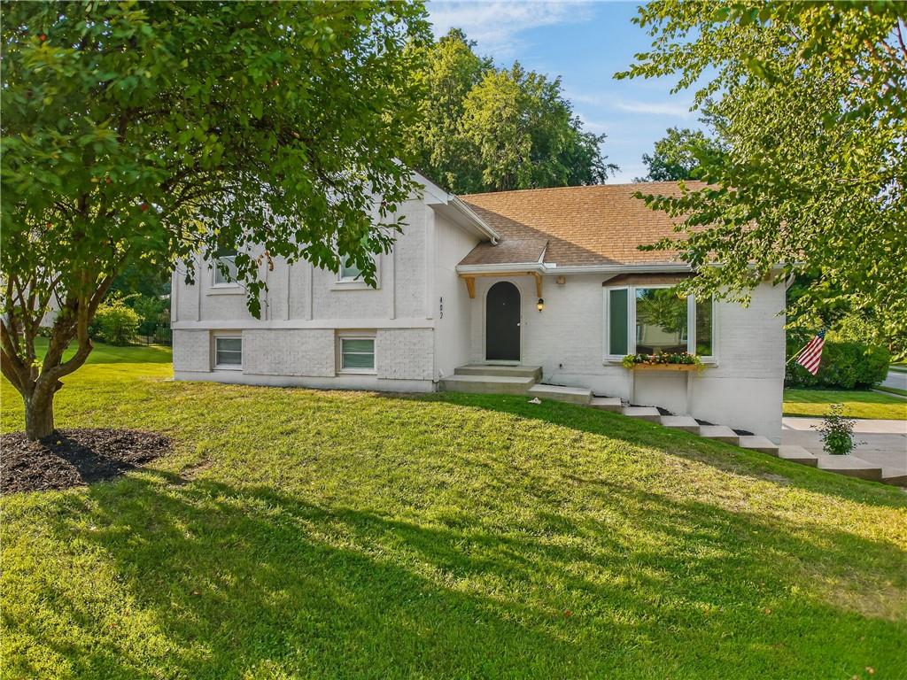 1st image of 402 Kingsley Ave, Liberty, MO 64068 | MLS# 2632822
