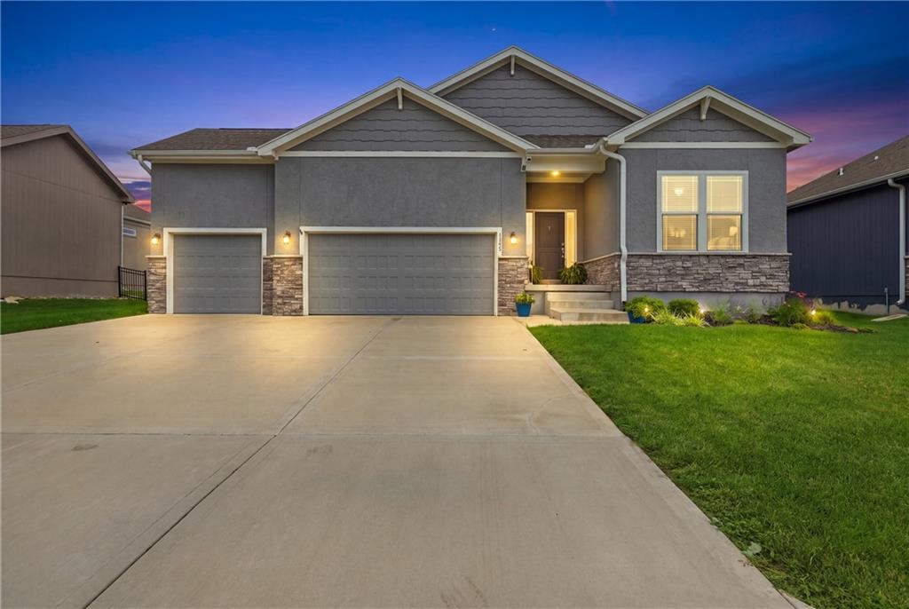 1st image of 1122 Sw Cheshire Dr, Lees Summit, MO 64083 | MLS# 2632843
