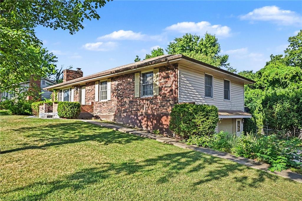 1st image of 1600 S 5th St, Leavenworth, KS 66048 | MLS# 2632847