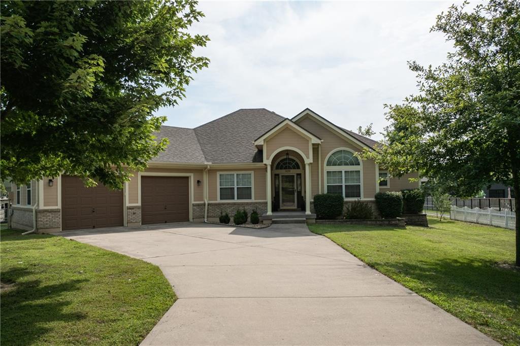2nd image of 909 S Ann St, Independence, MO 64056 | MLS# 2632898