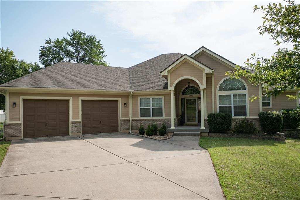 1st image of 909 S Ann St, Independence, MO 64056 | MLS# 2632898