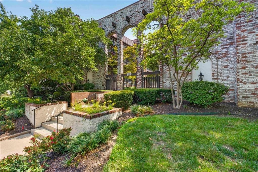 1st image of 5019 Walnut St #E, Kansas City, MO 64112 | MLS# 2632928