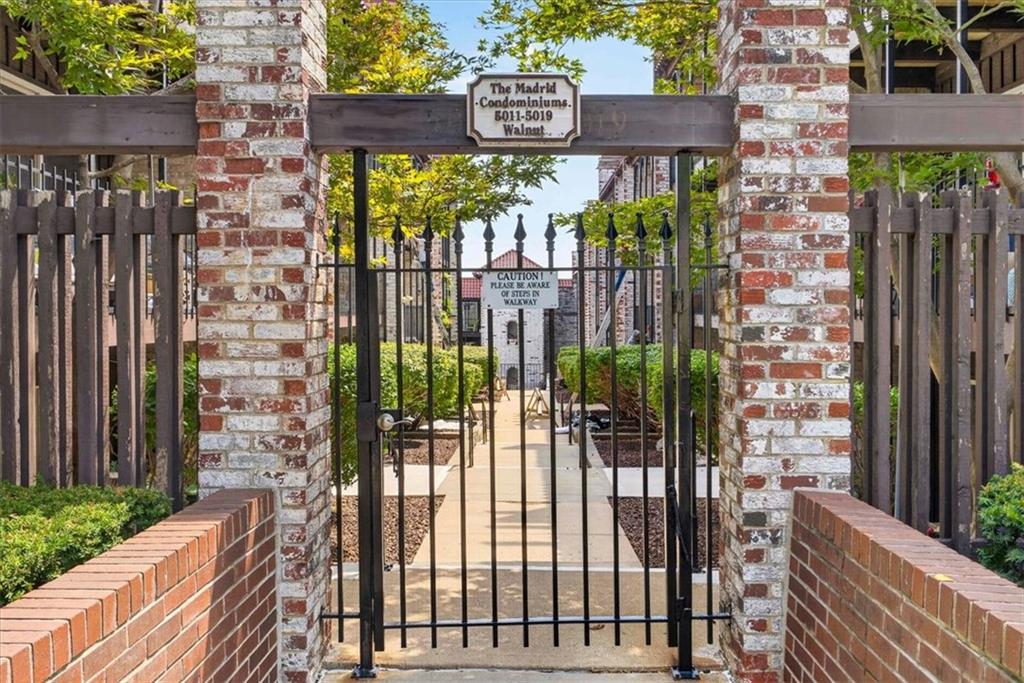 2nd image of 5019 Walnut St #E, Kansas City, MO 64112 | MLS# 2632928