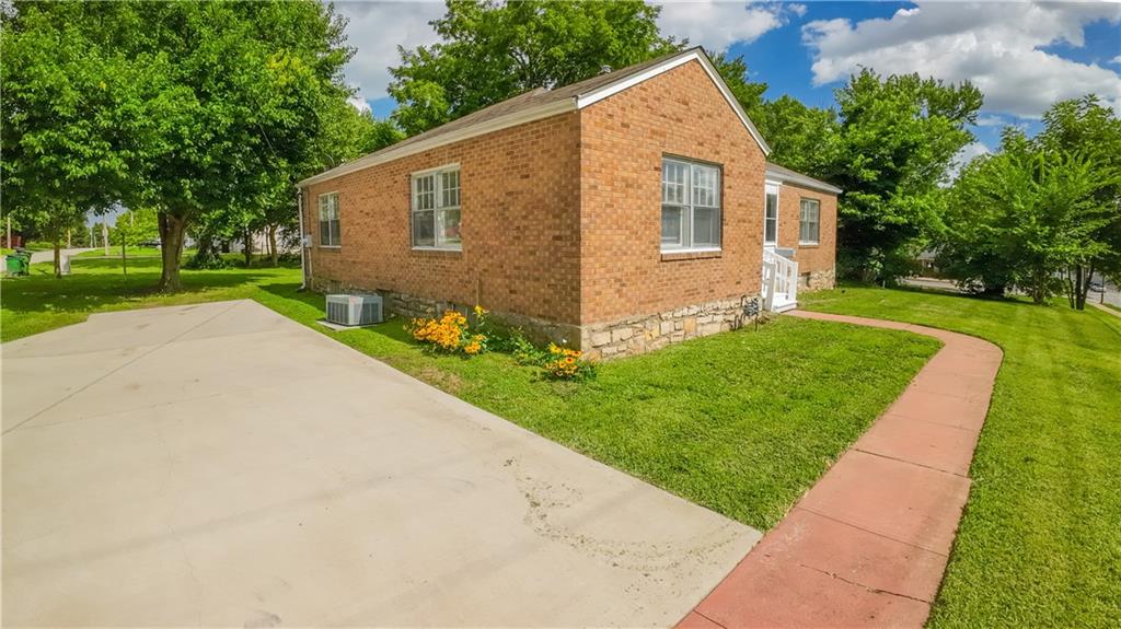 5th image of 7021 Raytown Rd, Raytown, MO 64133 | MLS# 2633015