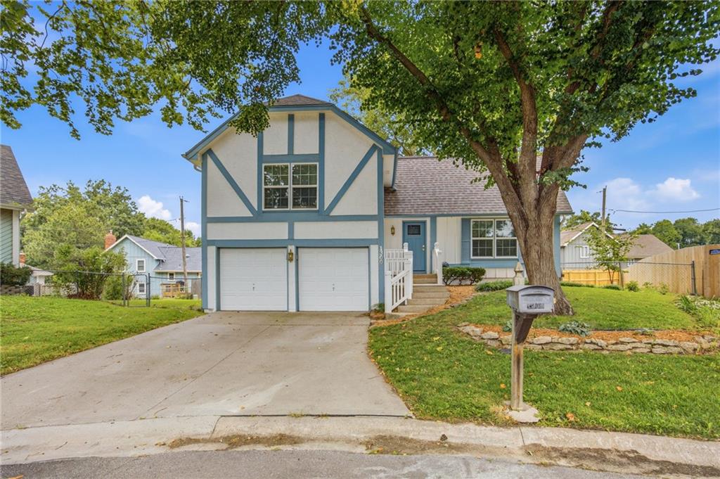 1st image of 1300 S Apache Ct, Olathe, KS 66062 | MLS# 2633016