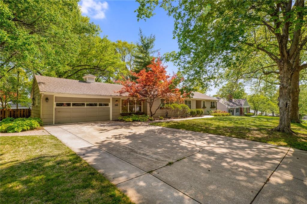 62nd image of 2105 W 97th St, Leawood, KS 66206 | MLS# 2633017