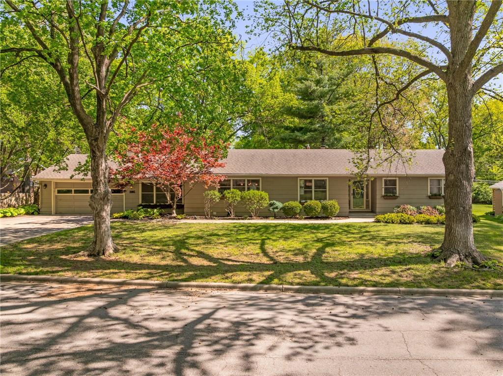 3rd image of 2105 W 97Th St, Leawood, KS 66206 | MLS# 2633017