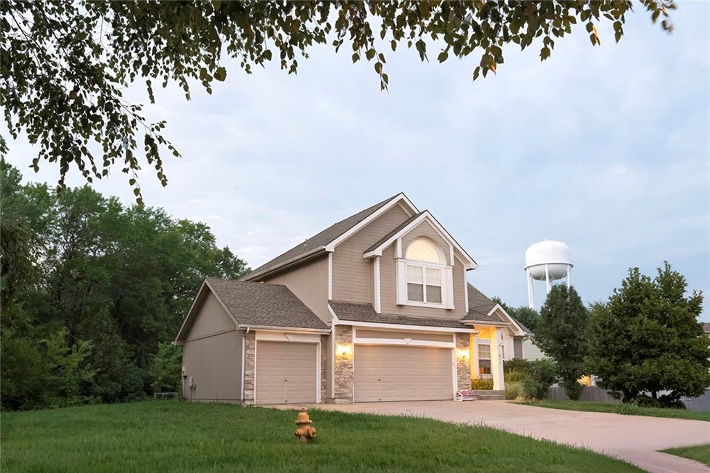 2nd image of 611 Timber Crest Ct, Raymore, MO 64083 | MLS# 2633023