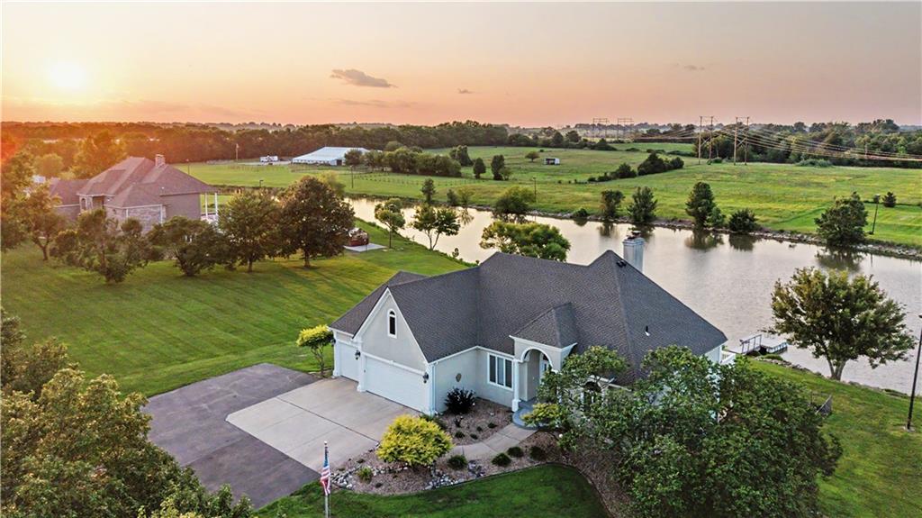 2nd image of 1328 E Walnut St, Raymore, MO 64083 | MLS# 2633029