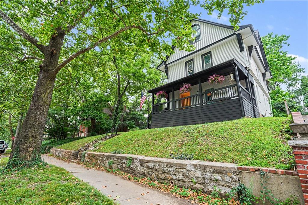 2nd image of 3630 Bell St, Kansas City, MO 64111 | MLS# 2633038