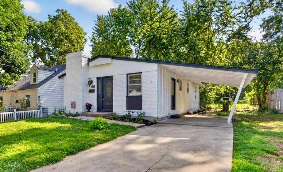 1st image of 1217 S Osage St, Independence, MO 64055 | MLS# 2633075