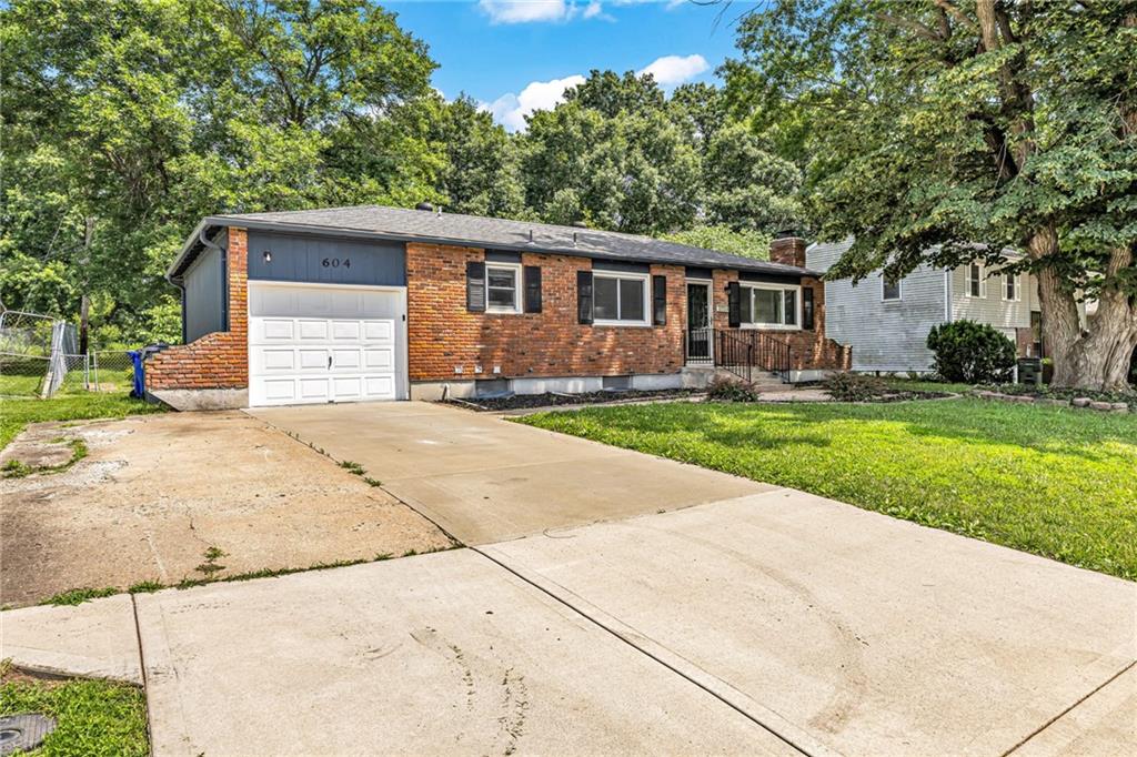 2nd image of 604 S Stevenson St, Olathe, KS 66061 | MLS# 2633083