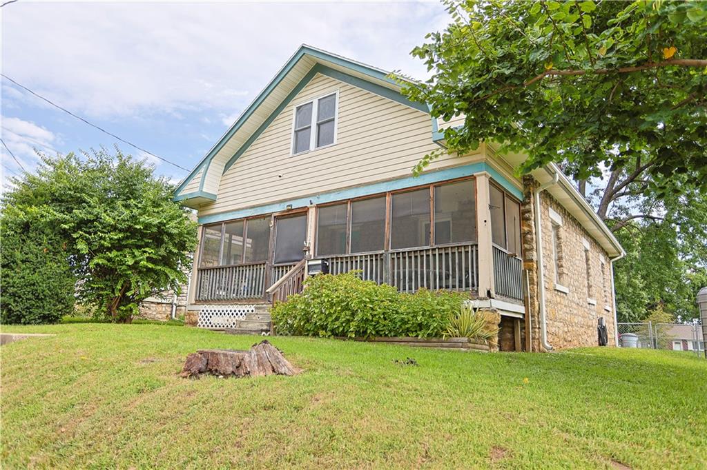 3rd image of 11612 Hackett St, Independence, MO 64054 | MLS# 2633100
