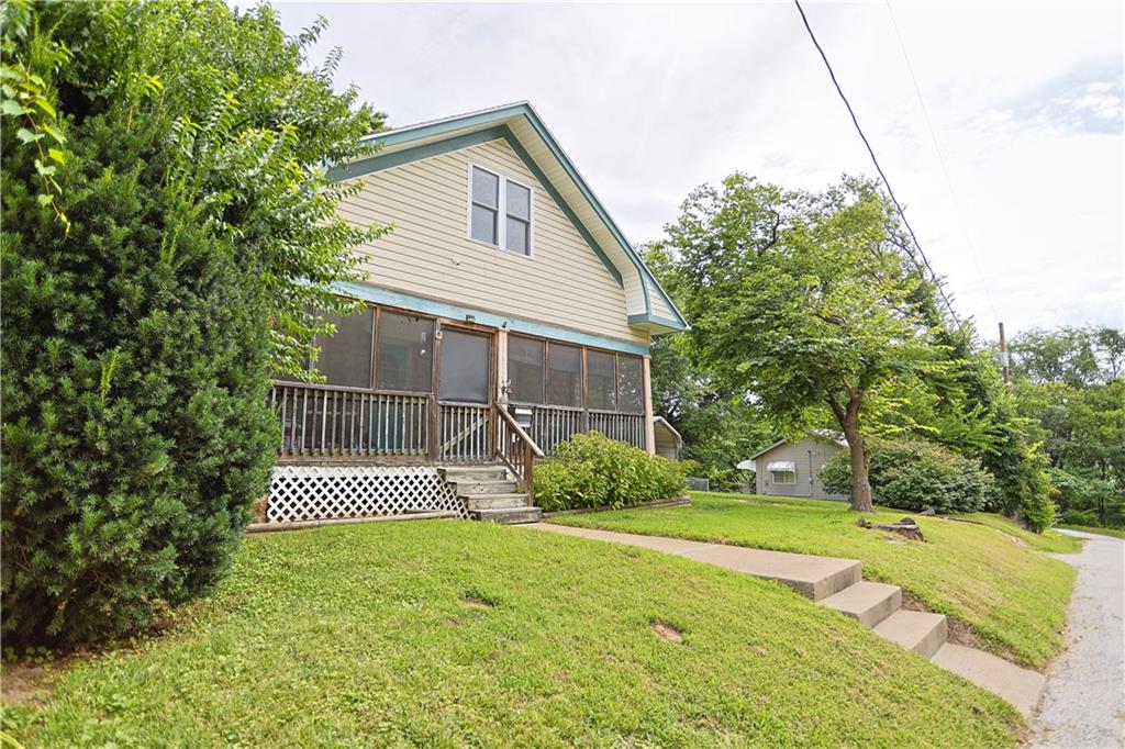 2nd image of 11612 Hackett St, Independence, MO 64054 | MLS# 2633100