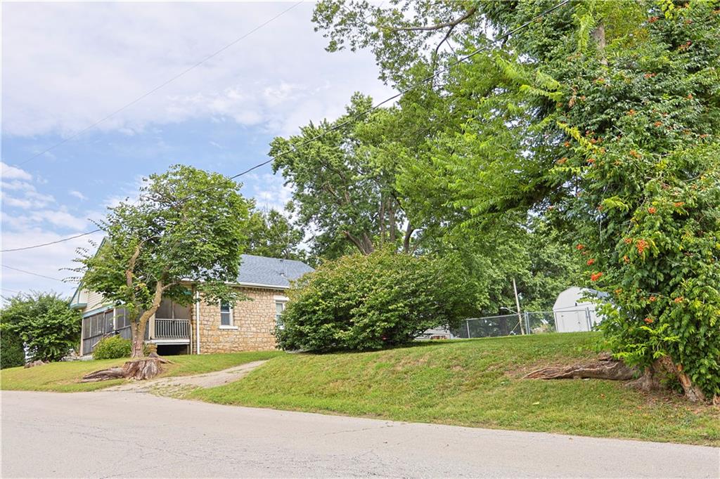 4th image of 11612 Hackett St, Independence, MO 64054 | MLS# 2633100