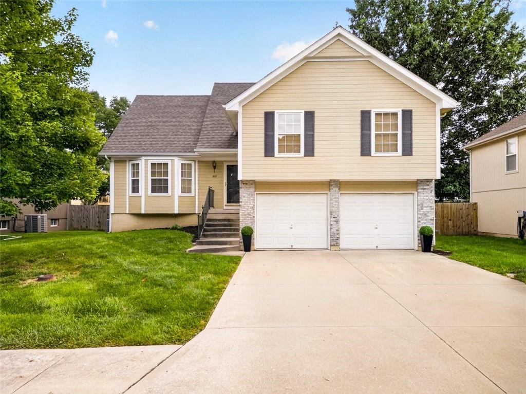 1st image of 500 Se Alger Dr, Blue Springs, MO 64014 | MLS# 2633101