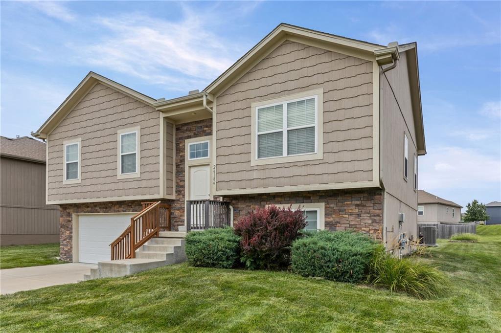 2nd image of 26186 W 141st Ct, Olathe, KS 66061 | MLS# 2633107