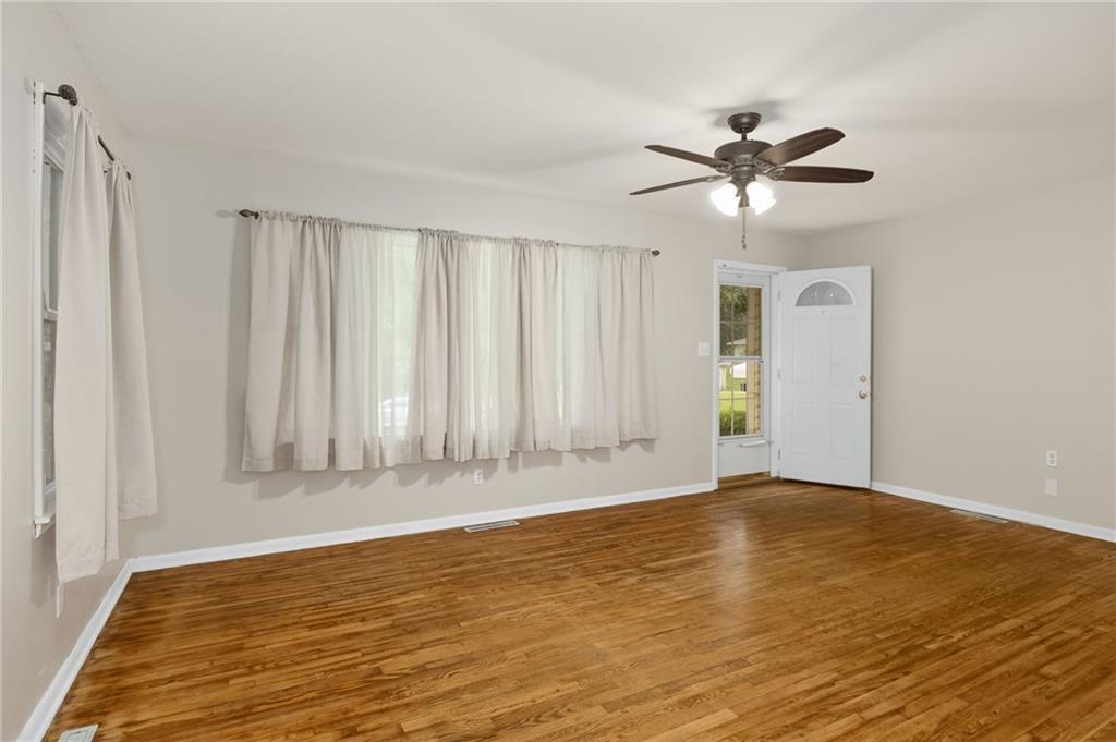 3rd image of 3326 Lafayette St, St Joseph, MO 64507 | MLS# 2633148