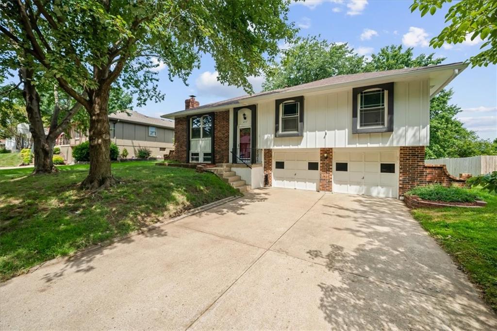 2nd image of 417 Stonewall Dr, Blue Springs, MO 64014 | MLS# 2633150
