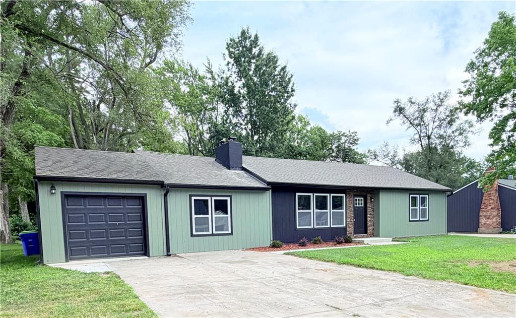3rd image of 605 Ne Douglas St, Lees Summit, MO 64063 | MLS# 2633162