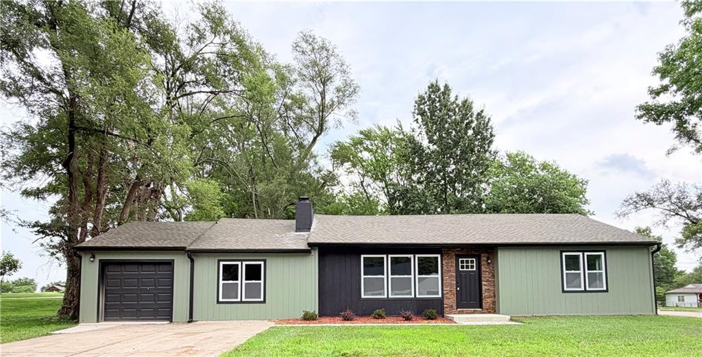 1st image of 605 Ne Douglas St, Lees Summit, MO 64063 | MLS# 2633162
