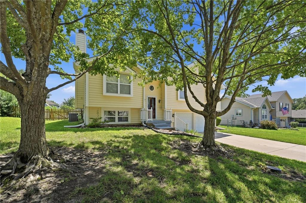 4th image of 505 Blue Grass Dr, Raymore, MO 64083 | MLS# 2633167
