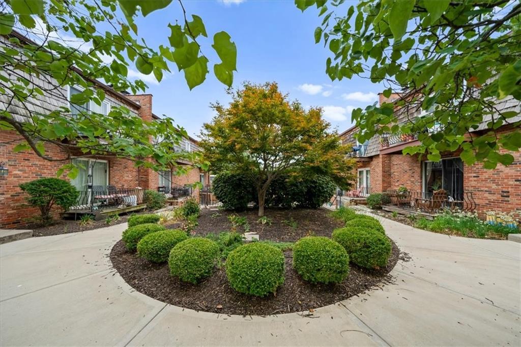 2nd image of 4426 Jarboe St, Kansas City, MO 64111