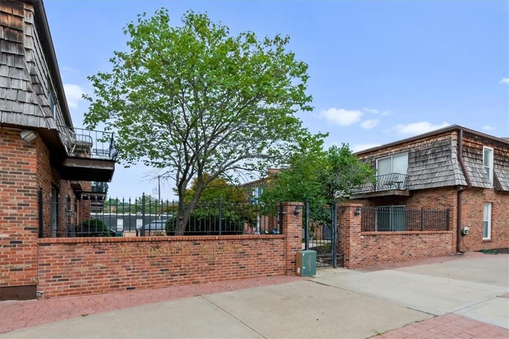 1st image of 4426 Jarboe St #1, Kansas City, MO 64111 | MLS# 2633200